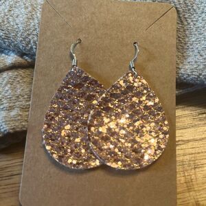 Glitter dangling earrings